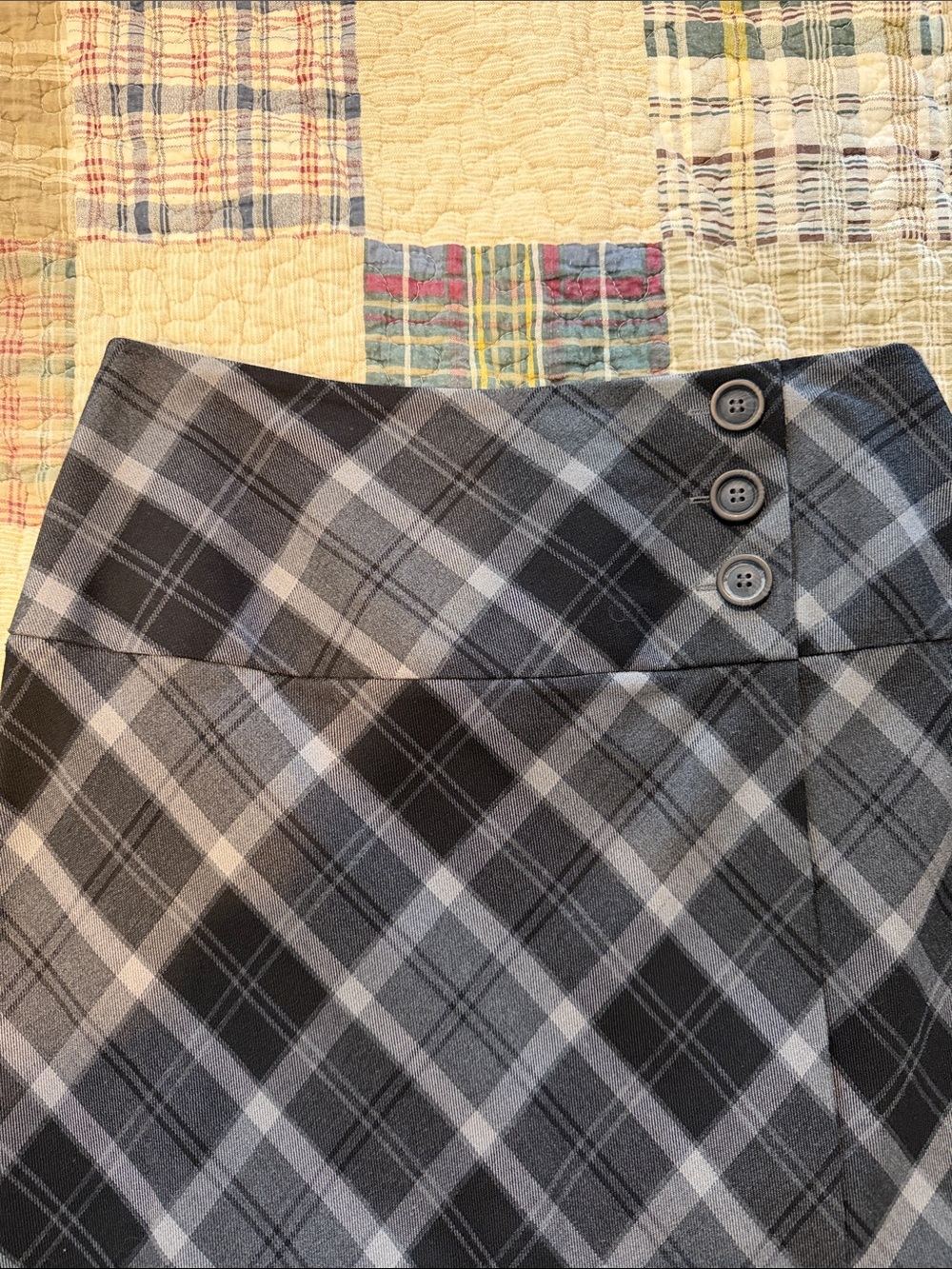East 5th Plaid A-Line Skirt Size 6 Gray Black Side Button - Picture 4 of 7